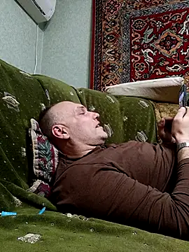 Pineapple04 online show from 12/17/25, 04:35