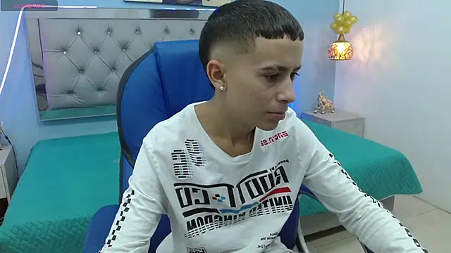 Xavii18 online show from 02/01/25, 05:16