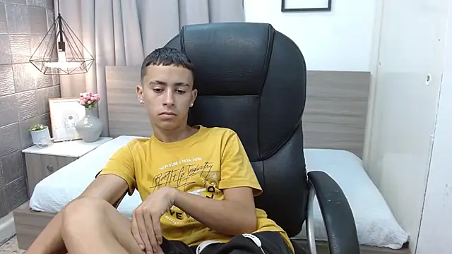 Xavii18 online show from 02/06/25, 05:09