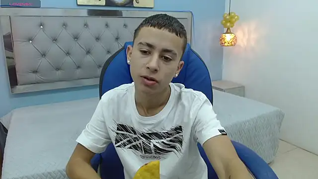 Xavii18 online show from 02/12/25, 12:44