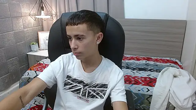 Xavii18 online show from 02/13/25, 02:42