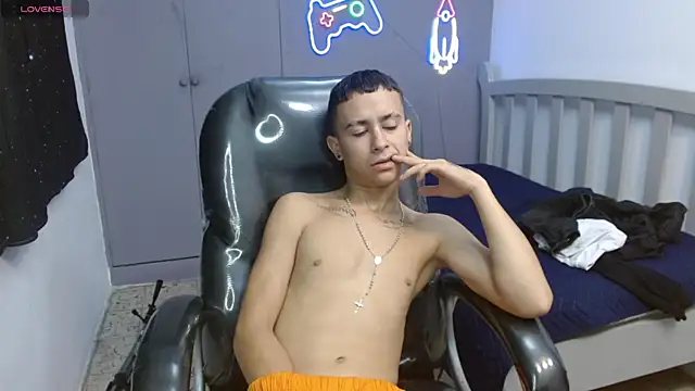 Xavii18 online show from 03/05/25, 04:13