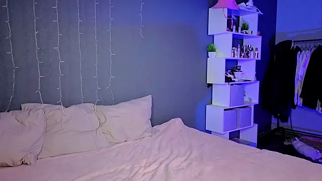 aneta alisha online show from 10/28/25, 01:36