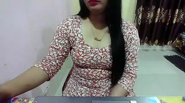 Snapshot of LovelyRose69 chatting on 01/01/25, 03:14 LovelyRose69 online show from 01/01/25, 03:14