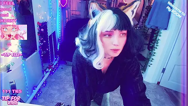 Snapshot of Toxic_Ellies chatting on 12/18/24, 10:51 Toxic Ellies online show from 12/18/24, 10:51