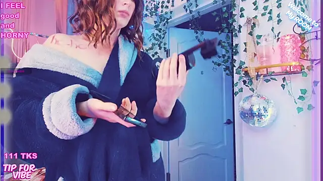 Snapshot of Toxic_Ellies chatting on 12/22/24, 06:15 Toxic Ellies online show from 12/22/24, 06:15