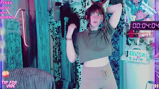 Snapshot of Toxic_Ellies chatting on 02/02/25, 05:37 Toxic Ellies online show from 02/02/25, 05:37