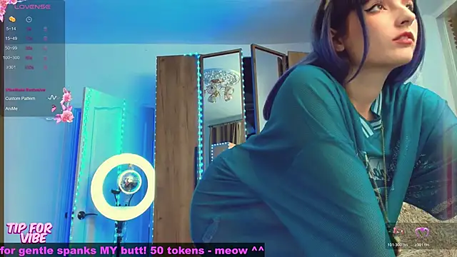 Snapshot of Toxic_Ellies chatting on 11/22/25, 01:54 Toxic Ellies online show from 11/22/25, 01:54