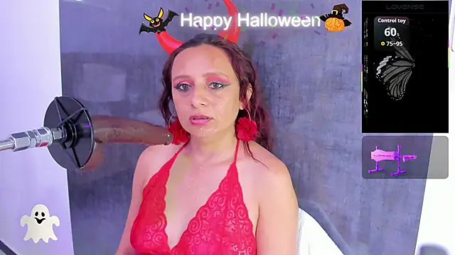 Snapshot of Issys_milf chatting on 10/31/25, 12:17 Issys milf online show from 10/31/25, 12:17