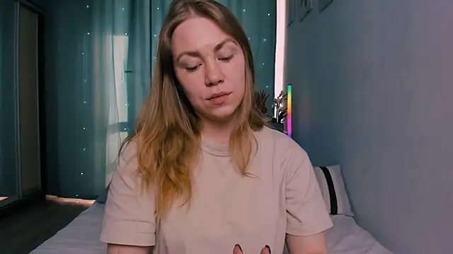 InsatiableFoxX online show from 04/23/26, 06:14