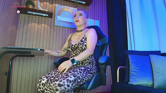 Snapshot of Camila_Chainn chatting on 10/27/25, 12:42 Camila Chainn online show from 10/27/25, 12:42