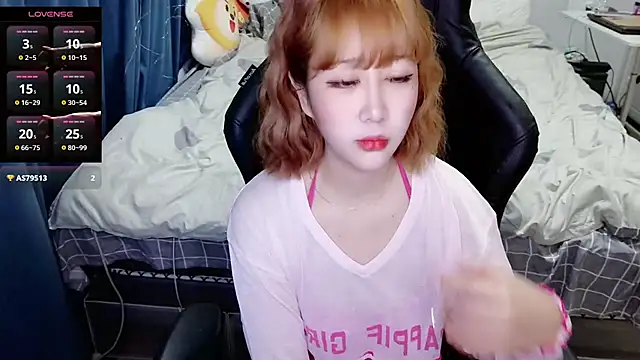 Snapshot of Angelababy001 chatting on 02/15/25, 04:12 Angelababy001 online show from 02/15/25, 04:12