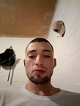 Snapshot of Suggarwhite18CM chatting on 11/08/25, 07:45 Suggarwhite18CM online show from 11/08/25, 07:45