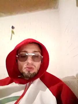 Snapshot of Suggarwhite18CM chatting on 11/12/25, 09:42 Suggarwhite18CM online show from 11/12/25, 09:42