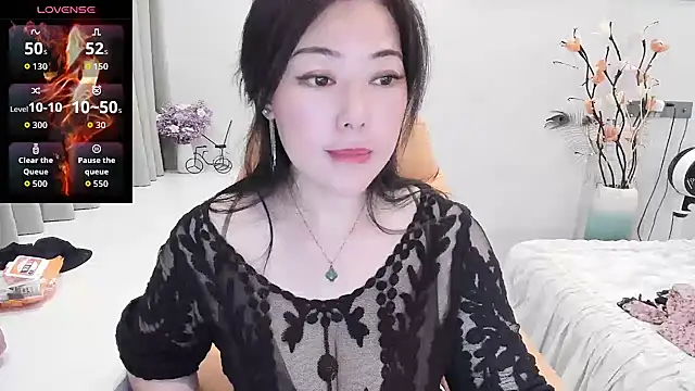 Crystal Wings online show from 09/10/25, 02:06