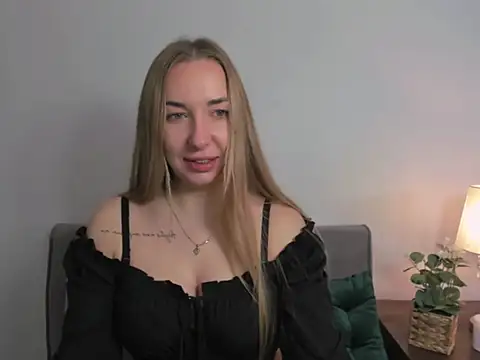 Snapshot of AriaDesire chatting on 01/25/25, 06:23 AriaDesire online show from 01/25/25, 06:23
