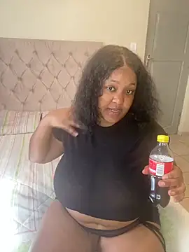 Snapshot of Missmoox24 chatting on 10/16/25, 12:39 Missmoox24 online show from 10/16/25, 12:39