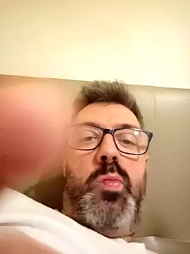 Snapshot of pana1978loco chatting on 11/12/25, 11:32 pana1978loco online show from 11/12/25, 11:32