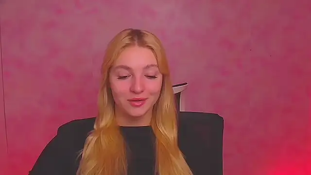 Snapshot of Milka_kiss_ chatting on 12/24/24, 06:55 Milka kiss  online show from 12/24/24, 06:55