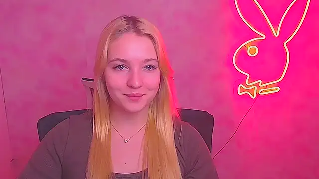 Snapshot of Milka_kiss_ chatting on 02/08/25, 12:50 Milka kiss  online show from 02/08/25, 12:50
