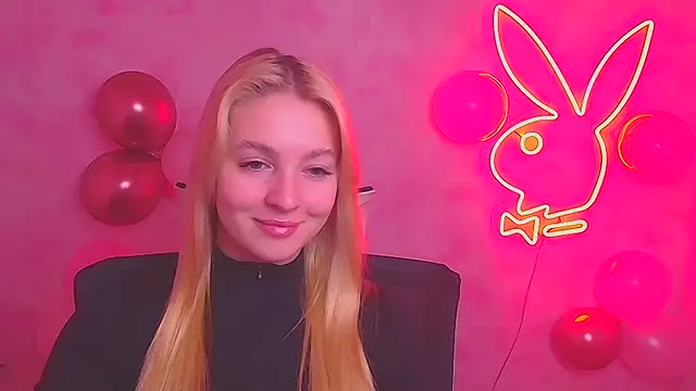 Snapshot of Milka_kiss_ chatting on 02/13/25, 12:32 Milka kiss  online show from 02/13/25, 12:32