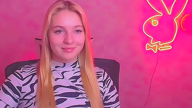 Snapshot of Milka_kiss_ chatting on 02/17/25, 12:38 Milka kiss  online show from 02/17/25, 12:38