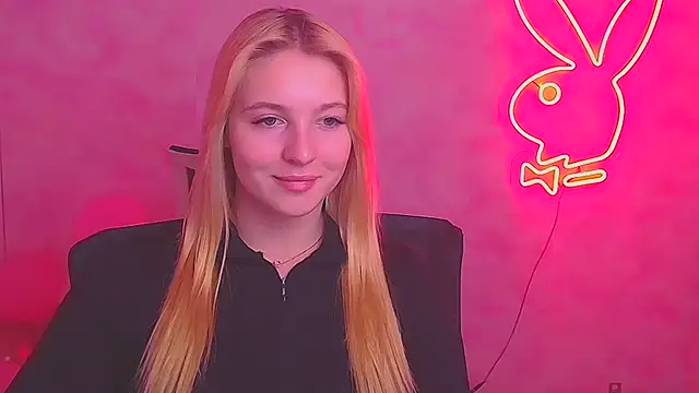 Snapshot of Milka_kiss_ chatting on 02/20/25, 12:36 Milka kiss  online show from 02/20/25, 12:36