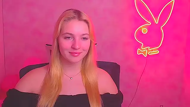 Snapshot of Milka_kiss_ chatting on 02/23/25, 06:39 Milka kiss  online show from 02/23/25, 06:39