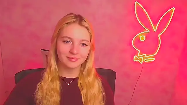 Snapshot of Milka_kiss_ chatting on 03/04/25, 06:58 Milka kiss  online show from 03/04/25, 06:58