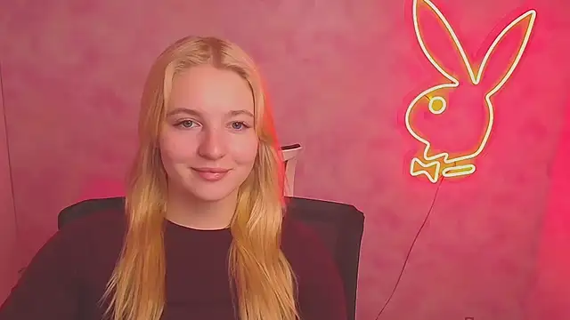 Snapshot of Milka_kiss_ chatting on 03/06/25, 09:58 Milka kiss  online show from 03/06/25, 09:58