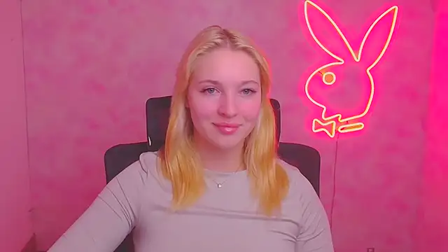 Snapshot of Milka_kiss_ chatting on 10/08/25, 05:49 Milka kiss  online show from 10/08/25, 05:49