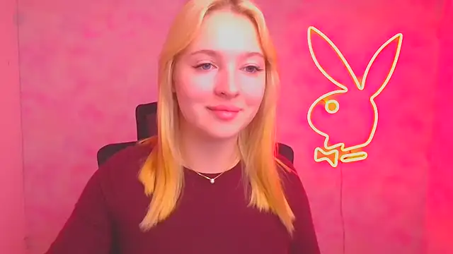 Snapshot of Milka_kiss_ chatting on 10/16/25, 11:33 Milka kiss  online show from 10/16/25, 11:33