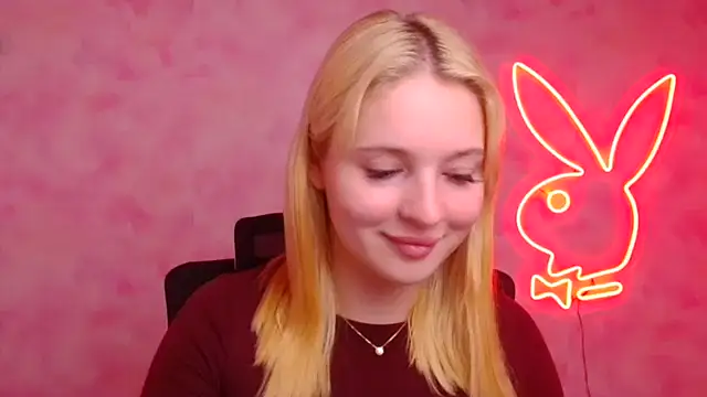 Snapshot of Milka_kiss_ chatting on 10/21/25, 12:28 Milka kiss  online show from 10/21/25, 12:28