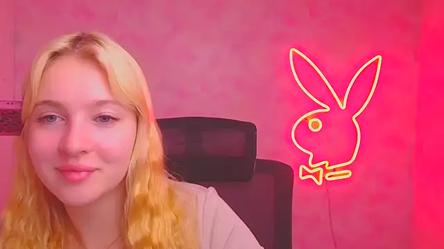 Snapshot of Milka_kiss_ chatting on 10/23/25, 11:42 Milka kiss  online show from 10/23/25, 11:42