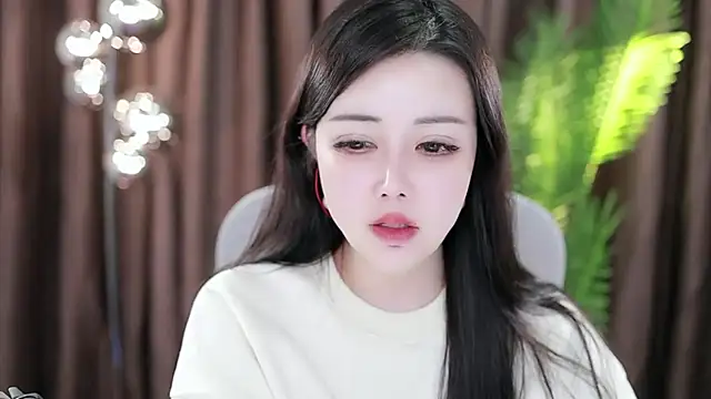 Qiaoqiao  online show from 01/19/25, 08:50