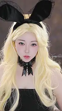 Qiaoqiao  online show from 11/18/25, 04:33