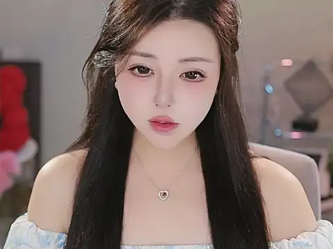 Qiaoqiao  online show from 12/14/25, 04:34