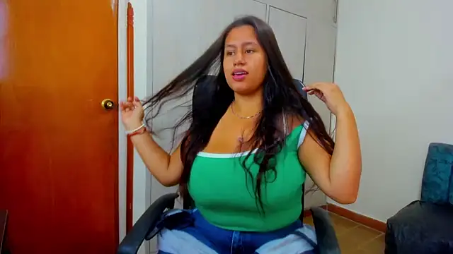 Snapshot of liza_angelis chatting on 11/28/25, 08:44 liza angelis online show from 11/28/25, 08:44