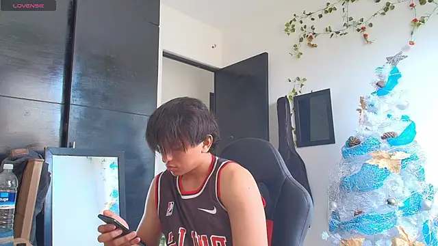 Snapshot of Haruto2001 chatting on 12/15/24, 01:32 Haruto2001 online show from 12/15/24, 01:32