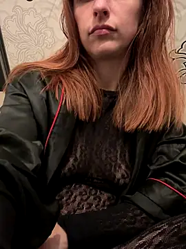 Snapshot of joie_20 chatting on 11/18/25, 10:25 joie 20 online show from 11/18/25, 10:25