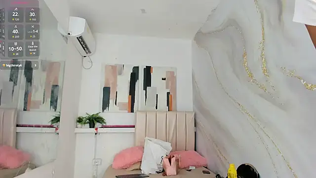 Snapshot of flavia_cruz chatting on 10/31/25, 07:37 flavia cruz online show from 10/31/25, 07:37