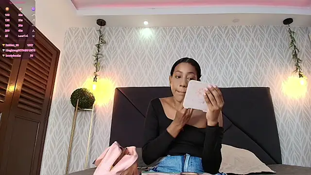 Snapshot of flavia_cruz chatting on 11/19/25, 07:36 flavia cruz online show from 11/19/25, 07:36