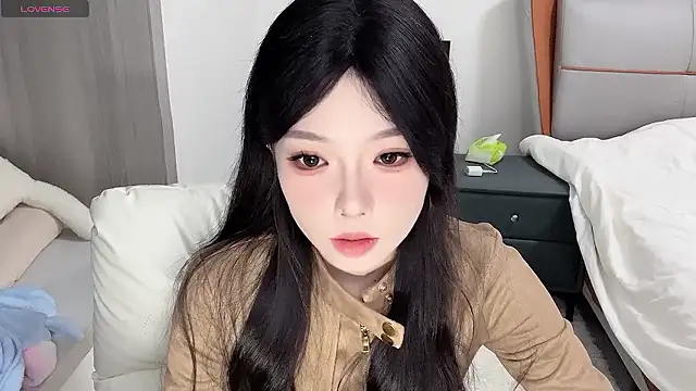 Snapshot of Q-ing chatting on 12/01/24, 10:32 Q-ing online show from 12/01/24, 10:32