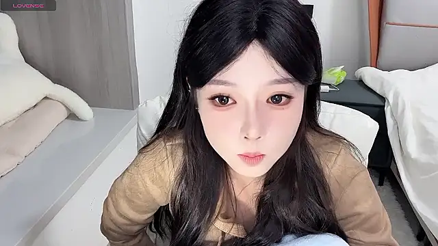 Snapshot of Q-ing chatting on 12/02/24, 01:36 Q-ing online show from 12/02/24, 01:36