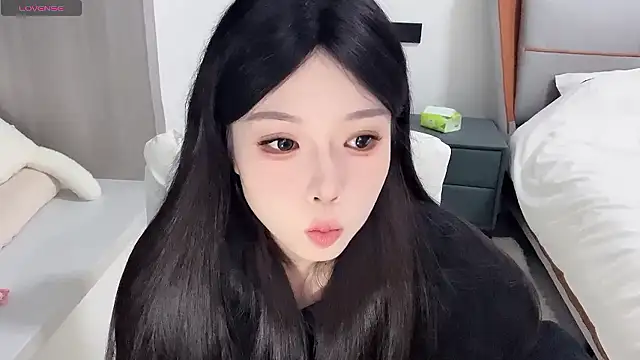 Snapshot of Q-ing chatting on 12/08/24, 01:03 Q-ing online show from 12/08/24, 01:03