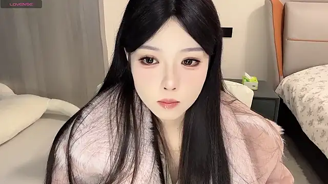 Snapshot of Q-ing chatting on 12/29/24, 06:49 Q-ing online show from 12/29/24, 06:49