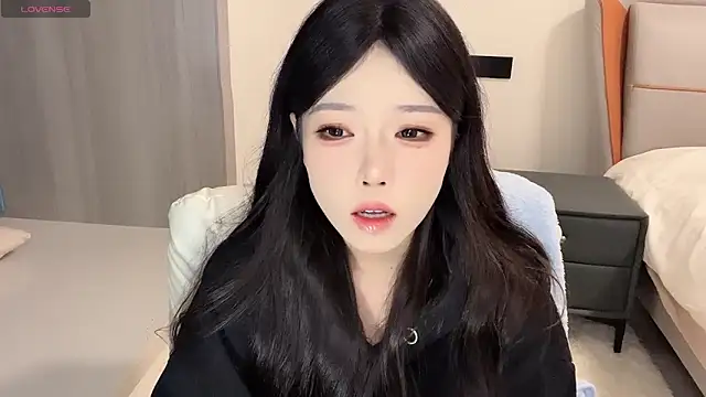 Snapshot of Q-ing chatting on 01/04/25, 02:56 Q-ing online show from 01/04/25, 02:56