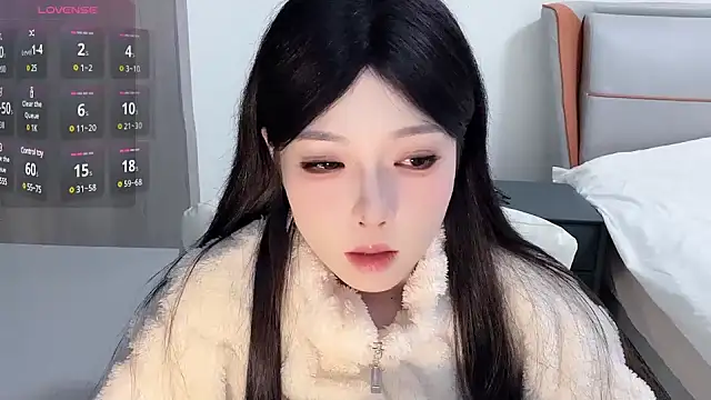 Snapshot of Q-ing chatting on 01/10/25, 12:26 Q-ing online show from 01/10/25, 12:26