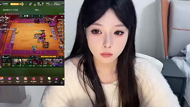 Snapshot of Q-ing chatting on 01/24/25, 12:52 Q-ing online show from 01/24/25, 12:52