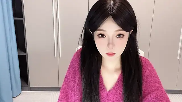 Snapshot of Q-ing chatting on 10/14/25, 01:01 Q-ing online show from 10/14/25, 01:01